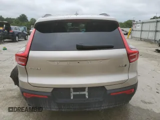 2024 Volvo XC40 Ultimate Dark Theme z VIN YV4L12UM1R2281761, wystawiony jako Copart lot #65295704 z przebiegiem 6 113 mil mil oraz Szkoda całkowita • Salvage title. Historia ofert i sprzedaży dostępna na DreamBid. Obrazek 6.