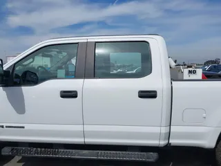 2022 Ford F-250 XL z VIN 1FT7W2BT5NEC17344, wystawiony jako IAAI lot #41756544 z przebiegiem 76 880 mil mil oraz . Historia ofert i sprzedaży dostępna na DreamBid. Obrazek 14.