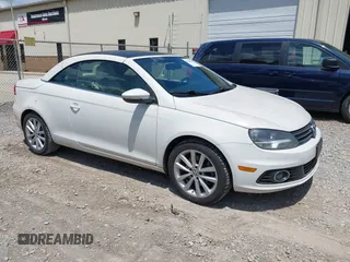 2014 Volkswagen Eos Sport z VIN WVWBW8AH9EV001104, wystawiony jako IAAI lot #42648353 z przebiegiem 96 610 mil mil oraz . Historia ofert i sprzedaży dostępna na DreamBid. Obrazek 1.