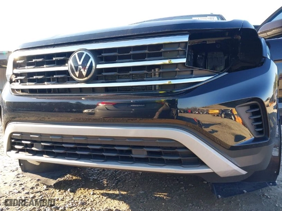 2022 Volkswagen Atlas 2.0T SE with VIN 1V2DP2CA4NC532255, listed as a IAAI auction lot 41596701 with 33,352 mi miles. Bid and sale history available at carsss.com. Image 6.