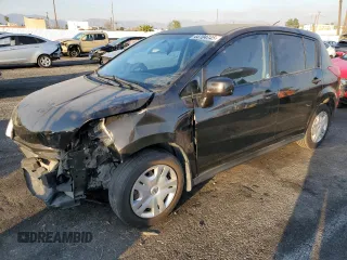 2010 Nissan Versa S z VIN 3N1BC1CP3AL422849, wystawiony jako Copart lot #44704745 z przebiegiem Nie podano mil oraz Szkoda całkowita • Salvage title. Historia ofert i sprzedaży dostępna na DreamBid. Obrazek 1.