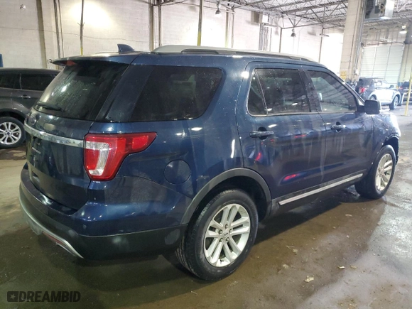2017 Ford Explorer XLT with VIN 1FM5K7D82HGD83947, listed as a Copart auction lot 43919815 with 71,587 mi miles and Salvage Title. Bid and sale history available at carsss.com. Image 3.