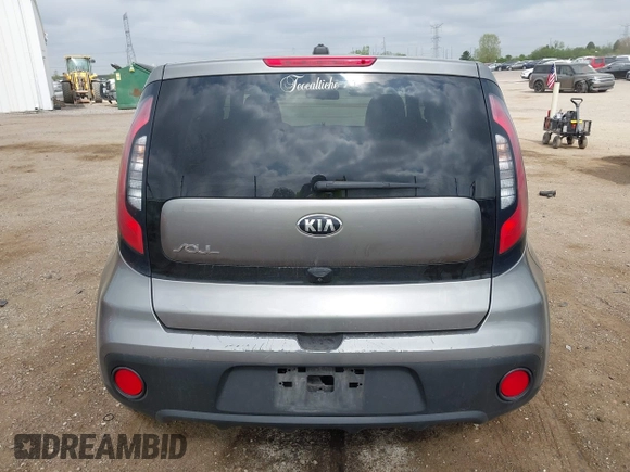 2019 Kia Soul z VIN KNDJN2A28K7662646, wystawiony jako IAAI lot #42246288 z przebiegiem 62 825 mil mil oraz . Historia ofert i sprzedaży dostępna na DreamBid. Obrazek 16.