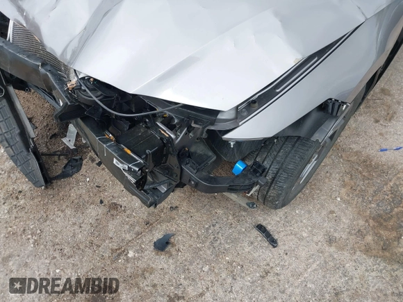 2024 Hyundai Elantra SEL z VIN KMHLM4DG2RU642396, wystawiony jako IAAI lot #42126260 z przebiegiem 15 225 mil mil oraz . Historia ofert i sprzedaży dostępna na DreamBid. Obrazek 6.