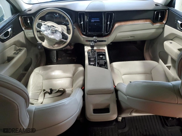 2021 Volvo XC60 Momentum with VIN YV4102DK7M1819029, listed as a Copart auction lot 81135504 with 48,169 mi miles and Salvage Title. Bid and sale history available at carsss.com. Image 8.