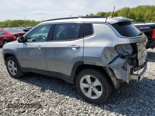 2020 Jeep Compass Latitude z VIN 3C4NJDBB3LT100870, wystawiony jako Copart lot #55840125 z przebiegiem 58 999 mil mil oraz Szkoda całkowita • Salvage title. Historia ofert i sprzedaży dostępna na DreamBid. Obrazek 2.