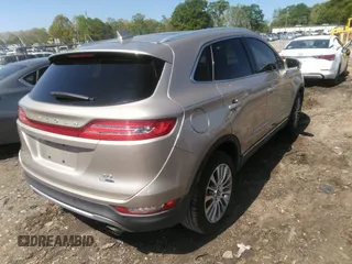 2015 Lincoln MKC z VIN 5LMCJ1A99FUJ41365, wystawiony jako IAAI lot #41985834 z przebiegiem 116 648 mil mil oraz . Historia ofert i sprzedaży dostępna na DreamBid. Obrazek 4.