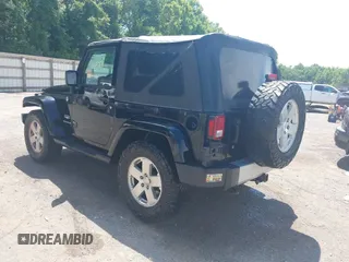 2010 Jeep Wrangler Sahara z VIN 1J4AA5D16AL110711, wystawiony jako IAAI lot #42751095 z przebiegiem 266 079 mil mil oraz . Historia ofert i sprzedaży dostępna na DreamBid. Obrazek 3.