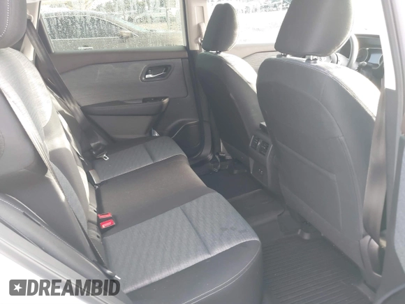 2023 Nissan Rogue SV z VIN JN8BT3BA1PW430591, wystawiony jako IAAI lot #40313297 z przebiegiem 2981 mil mil oraz . Historia ofert i sprzedaży dostępna na DreamBid. Obrazek 8.