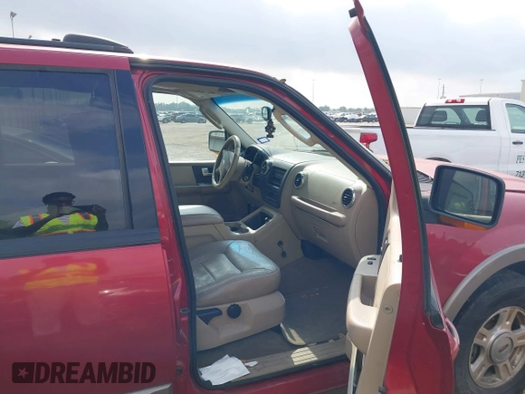 2004 Ford Expedition Eddie Bauer with VIN 1FMPU17L14LA31265, listed as a IAAI auction lot 42124544 with 1 mi miles. Bid and sale history available at carsss.com. Image 5.