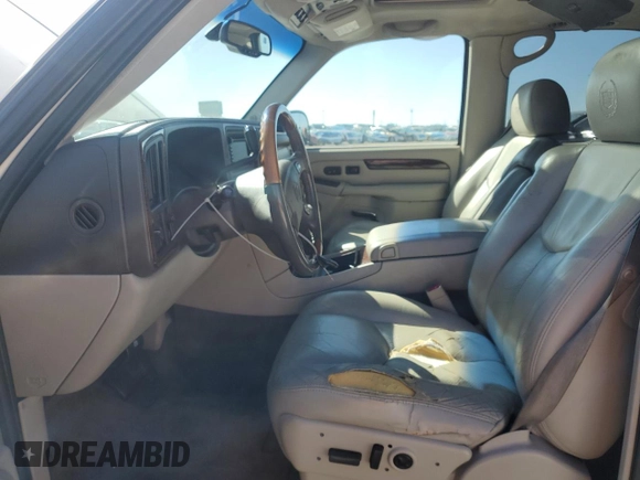 2003 Cadillac Escalade с VIN 1GYEC63T63R290034, выставлен на аукционе Copart как лот 46844735 с пробегом 304 433 миль миль и Чистый • Clean title. История ставок и продаж доступна на DreamBid. Изображение 7.