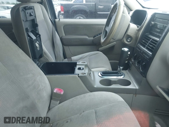 2006 Ford Explorer XLT z VIN 1FMEU63E96UA34987, wystawiony jako IAAI lot #42484509 z przebiegiem 225 228 mil mil oraz . Historia ofert i sprzedaży dostępna na DreamBid. Obrazek 5.