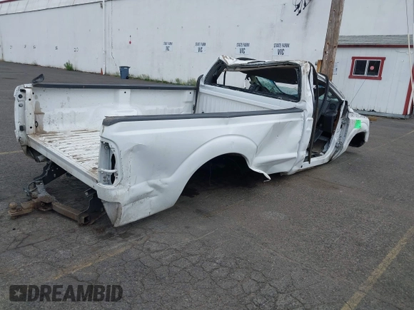 2016 Ford Super Duty F-250 SRW XL with VIN 1FTBF2A68GED00498, listed as a IAAI auction lot 40550532 with 1 mi miles. Bid and sale history available at carsss.com. Image 4.