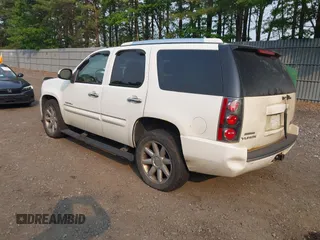 2008 GMC Yukon Denali z VIN 1GKFK63878J102480, wystawiony jako IAAI lot #42410257 z przebiegiem 258 841 mil mil oraz . Historia ofert i sprzedaży dostępna na DreamBid. Obrazek 3.