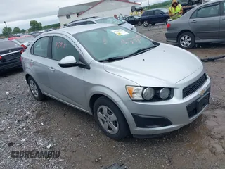 2014 Chevrolet Sonic LS z VIN 1G1JA5SG0E4179352, wystawiony jako IAAI lot #42227538 z przebiegiem 75 856 mil mil oraz . Historia ofert i sprzedaży dostępna na DreamBid. Obrazek 1.