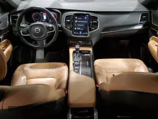 2018 Volvo XC90 Momentum z VIN YV4102PK4J1375017, wystawiony jako Copart lot #50607525 z przebiegiem 125 218 mil mil oraz Nie do naprawy • Non repairable. Historia ofert i sprzedaży dostępna na DreamBid. Obrazek 8.