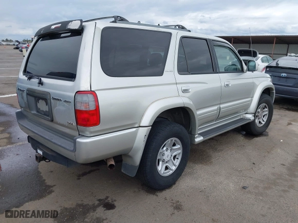 2000 Toyota 4Runner Limited with VIN JT3HN87R8Y0301624, listed as a IAAI auction lot 41786250 with 224,680 mi miles. Bid and sale history available at carsss.com. Image 4.