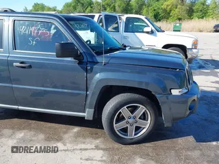 2008 Jeep Patriot Sport z VIN 1J8FT28WX8D519480, wystawiony jako IAAI lot #42119775 z przebiegiem 162 594 mil mil oraz . Historia ofert i sprzedaży dostępna na DreamBid. Obrazek 12.
