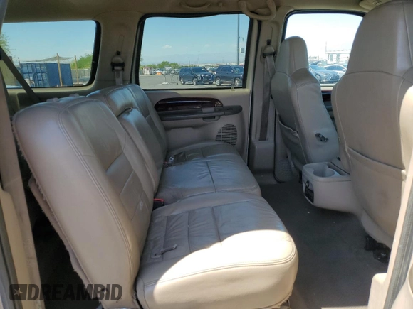 2004 Ford Excursion Limited z VIN 1FMNU43S94EB57481, wystawiony jako Copart lot #54445455 z przebiegiem 284 737 mil mil oraz Czysty tytuł • Clean title. Historia ofert i sprzedaży dostępna na DreamBid. Obrazek 11.