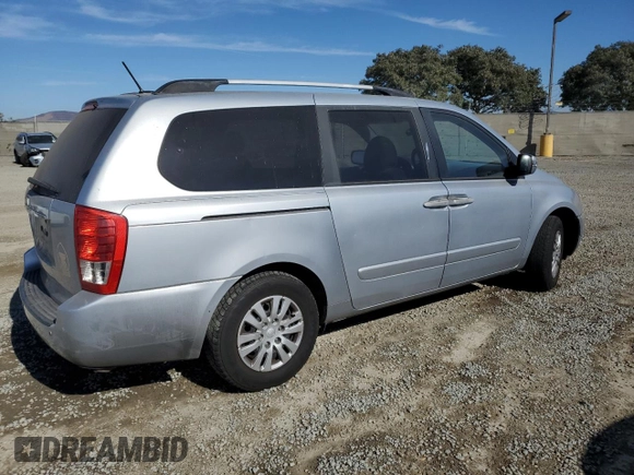 2011 Kia Sedona LX with VIN KNDMG4C71B6393066, listed as a Copart auction lot 77087974 with 158,400 mi miles and Clean Title. Bid and sale history available at carsss.com. Image 3.