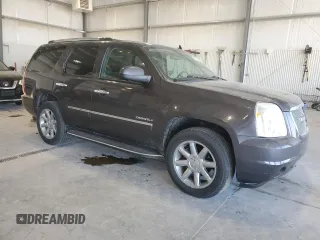 2010 GMC Yukon Denali z VIN 1GKUKEEFXAR179946, wystawiony jako Copart lot #57218255 z przebiegiem 155 971 mil mil oraz Czysty tytuł • Clean title. Historia ofert i sprzedaży dostępna na DreamBid. Obrazek 4.