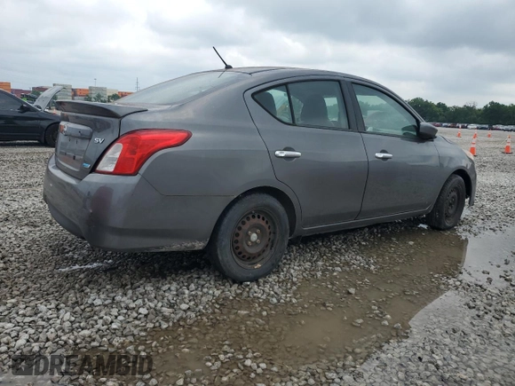 2016 Nissan Versa SV z VIN 3N1CN7AP4GL819029, wystawiony jako Copart lot #64666945 z przebiegiem Nie podano mil oraz Czysty tytuł • Clean title. Historia ofert i sprzedaży dostępna na DreamBid. Obrazek 3.