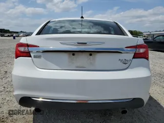 2014 Chrysler 200 Touring z VIN 1C3CCBBG6EN119714, wystawiony jako Copart lot #54020705 z przebiegiem 202 443 mil mil oraz Szkoda całkowita • Salvage title. Historia ofert i sprzedaży dostępna na DreamBid. Obrazek 6.