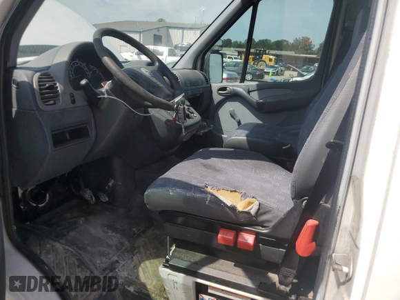 2006 Freightliner Sprinter z VIN WDYPD744965964511, wystawiony jako Copart lot #57107925 z przebiegiem 313 895 mil mil oraz Tytuł czysty. Historia ofert i sprzedaży dostępna na DreamBid. Obrazek 7.