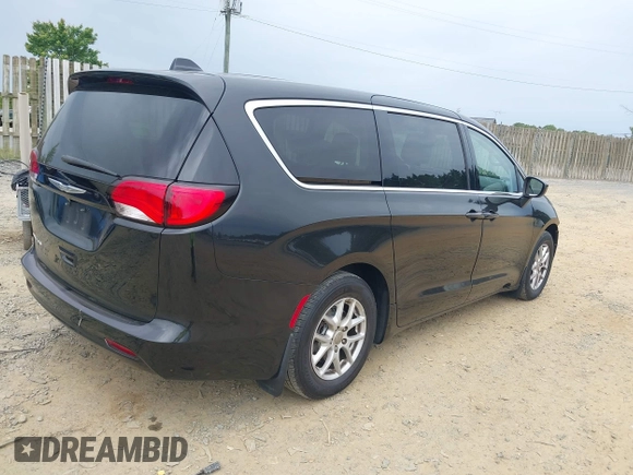 2017 Chrysler Pacifica Touring with VIN 2C4RC1DG8HR502333, listed as a IAAI auction lot 42357607 with 105,266 mi miles and . Bid and sale history available at DreamBid. Image 4.