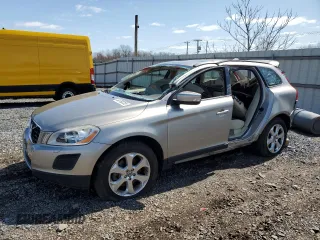 2013 Volvo XC60 3.2L z VIN YV4940DZ4D2406357, wystawiony jako Copart lot #50780255 z przebiegiem Nie podano mil oraz Szkoda całkowita • Salvage title. Historia ofert i sprzedaży dostępna na DreamBid. Obrazek 1.