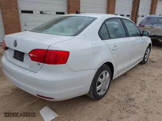 2014 Volkswagen Jetta Sedan SE with VIN 3VWD17AJ5EM417422, listed as a IAAI auction lot 41688051 with 80,682 mi miles. Bid and sale history available at carsss.com. Image 4.
