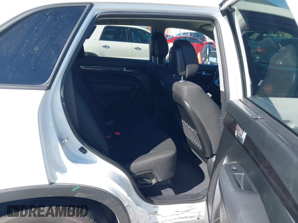 2014 Kia Sorento LX with VIN 5XYKTDA73EG471659, listed as a IAAI auction lot 41704991 with 118,617 mi miles. Bid and sale history available at carsss.com. Image 8.