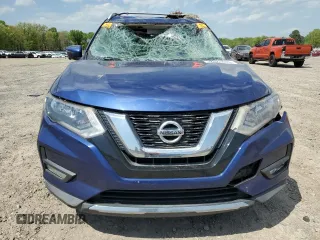 2017 Nissan Rogue SV z VIN KNMAT2MT4HP558206, wystawiony jako Copart lot #52620485 z przebiegiem Nie podano mil oraz Nie do naprawy. Historia ofert i sprzedaży dostępna na DreamBid. Obrazek 5.