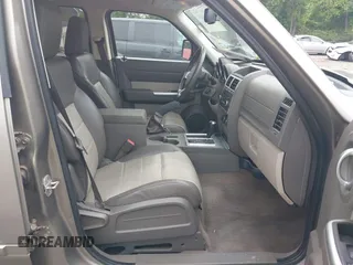 2007 Dodge Nitro SLT z VIN 1D8GT58K07W735904, wystawiony jako IAAI lot #42216665 z przebiegiem 168 000 mil mil oraz . Historia ofert i sprzedaży dostępna na DreamBid. Obrazek 5.
