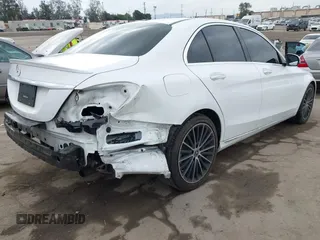 2019 Mercedes-Benz C 300 z VIN 55SWF8DBXKU305138, wystawiony jako IAAI lot #42111286 z przebiegiem 42 309 mil mil oraz . Historia ofert i sprzedaży dostępna na DreamBid. Obrazek 4.