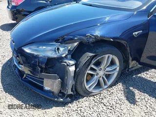 2014 Tesla Model S 60 with VIN 5YJSA1H18EFP31969, listed as a IAAI auction lot 42312485 with 90,043 mi miles and . Bid and sale history available at DreamBid. Image 6.