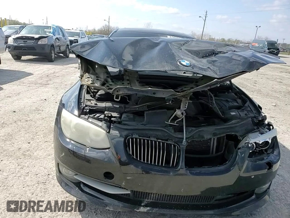 2011 BMW 3 Series 328i z VIN WBAKE3C52BE557644, wystawiony jako Copart lot #52886685 z przebiegiem 151 824 mil mil oraz Nie do naprawy • Non repairable. Historia ofert i sprzedaży dostępna na DreamBid. Obrazek 11.