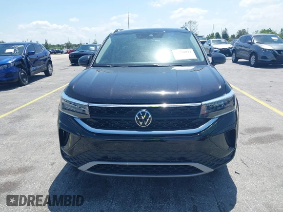 2024 Volkswagen Taos SE z VIN 3VVEX7B20RM047467, wystawiony jako IAAI lot #42290021 z przebiegiem 4 345 mil mil oraz . Historia ofert i sprzedaży dostępna na DreamBid. Obrazek 12.