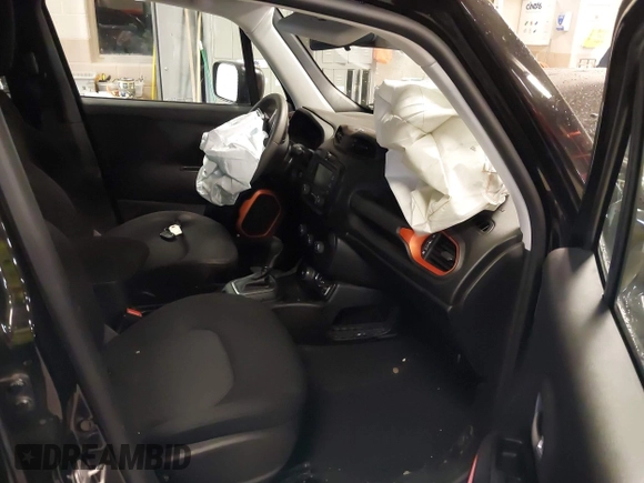 2020 Jeep Renegade Jeepster z VIN ZACNJBAB5LPL21798, wystawiony jako IAAI lot #42038384 z przebiegiem 65 753 mil mil oraz . Historia ofert i sprzedaży dostępna na DreamBid. Obrazek 5.