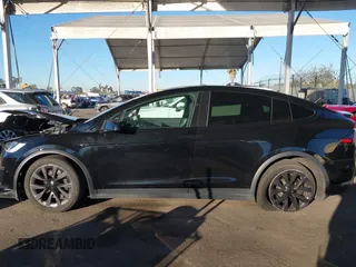 2022 Tesla Model X Plaid z VIN 7SAXCBE60NF351288, wystawiony jako IAAI lot #40847518 z przebiegiem 28 149 mil mil oraz . Historia ofert i sprzedaży dostępna na DreamBid. Obrazek 14.