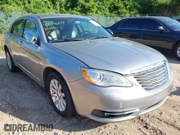 2014 Chrysler 200 Limited z VIN 1C3CCBCG3EN157576, wystawiony jako IAAI lot #42246877 z przebiegiem 148 144 mil mil oraz . Historia ofert i sprzedaży dostępna na DreamBid. Obrazek 6.