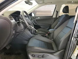 2020 Volkswagen Tiguan SE z VIN 3VV3B7AXXLM138188, wystawiony jako Copart lot #52787085 z przebiegiem 58 363 mil mil oraz Szkody całkowita. Historia ofert i sprzedaży dostępna na DreamBid. Obrazek 7.