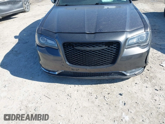 2016 Chrysler 300 S z VIN 2C3CCAGG8GH191481, wystawiony jako IAAI lot #41908050 z przebiegiem 174 575 mil mil oraz . Historia ofert i sprzedaży dostępna na DreamBid. Obrazek 6.