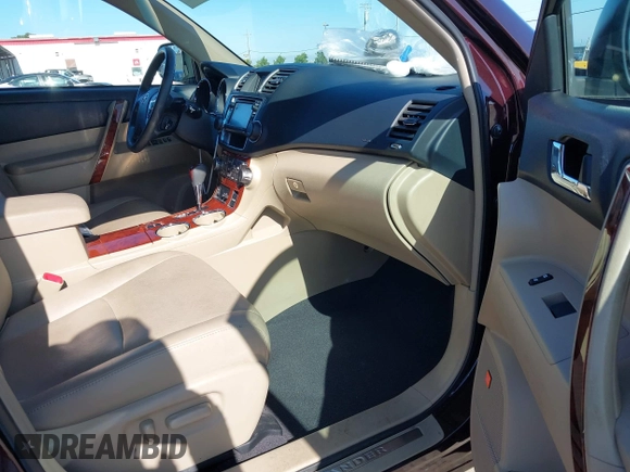 2013 Toyota Highlander Limited z VIN 5TDDK3EH7DS276173, wystawiony jako IAAI lot #42223590 z przebiegiem 45 821 mil mil oraz . Historia ofert i sprzedaży dostępna na DreamBid. Obrazek 5.