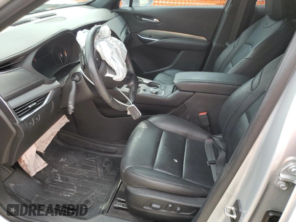 2019 Cadillac XT4 FWD Premium Luxury z VIN 1GYFZCR44KF195554, wystawiony jako Copart lot #55728095 z przebiegiem 35 948 mil mil oraz Nie do naprawy. Historia ofert i sprzedaży dostępna na DreamBid. Obrazek 7.