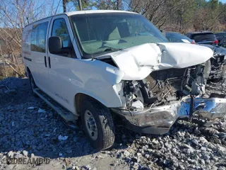 2017 GMC Savana Cargo Van with VIN 1GTW7AFF3H1911212, listed as a IAAI auction lot 41153971 with 111,586 mi miles. Bid and sale history available at carsss.com. Image 1.
