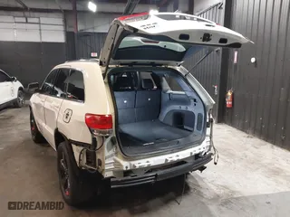 2015 Jeep Grand Cherokee Altitude with VIN 1C4RJFAG7FC932917, listed as a IAAI auction lot 41849526 with 91,827 mi miles. Bid and sale history available at carsss.com. Image 3.