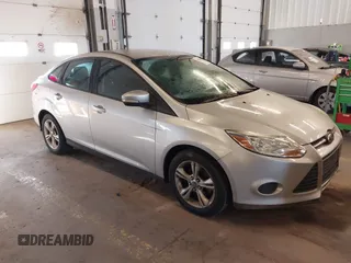 2013 Ford Focus SE z VIN 1FADP3F24DL277767, wystawiony jako IAAI lot #41562390 z przebiegiem 183 322 mil mil oraz . Historia ofert i sprzedaży dostępna na DreamBid. Obrazek 1.
