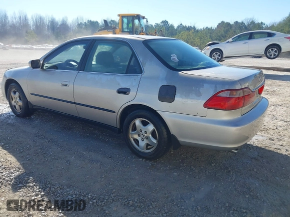 1998 Honda Accord LX z VIN 1HGCG1648WA069919, wystawiony jako IAAI lot #41685395 z przebiegiem 210 163 mil mil oraz . Historia ofert i sprzedaży dostępna na DreamBid. Obrazek 3.