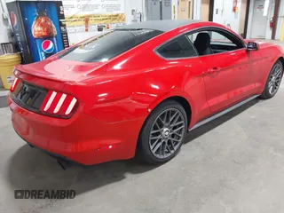2016 Ford Mustang V6 z VIN 1FA6P8AM8G5293266, wystawiony jako IAAI lot #42467791 z przebiegiem 140 174 mil mil oraz . Historia ofert i sprzedaży dostępna na DreamBid. Obrazek 4.
